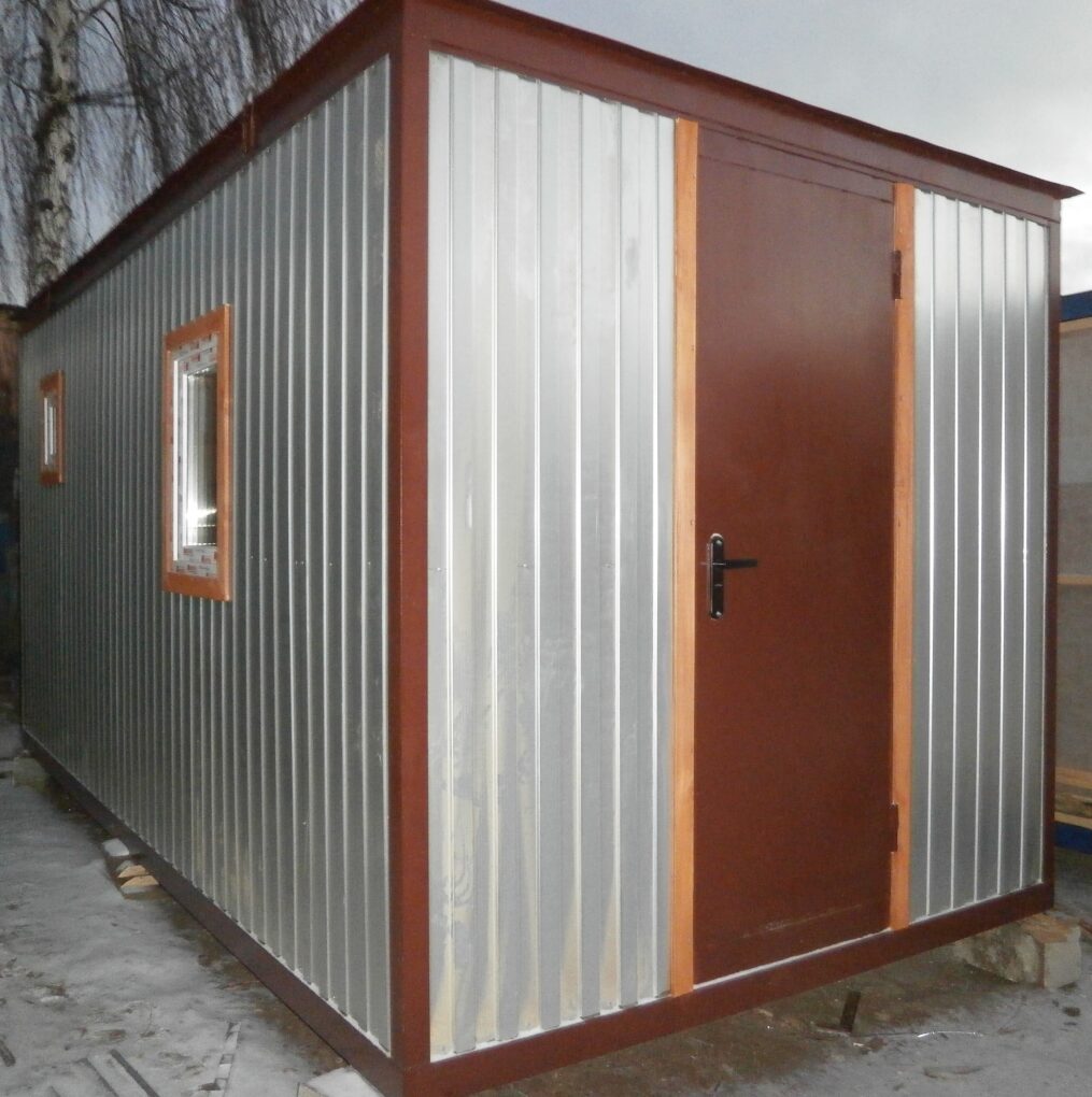Баня р-р 5x2,4 на основе металлической бытовки