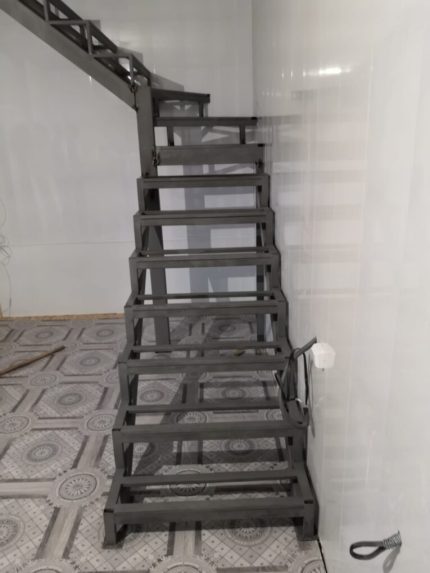 Металлокаркасы лестниц